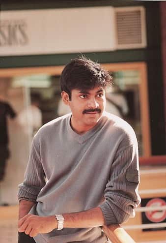 फैंस के बीच यह लिस्ट हमेशा चर्चित रहती है और स्टार्स की पॉपुलैरिटी को दर्शाती है.आइए जानते हैं इस टॉप 10 लिस्ट में कौन किस नंबर पर है.