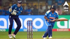 ব্যাটে, বলে দুরন্ত দীপ্তি, হাফসেঞ্চুরি হাঁকালেন স্মৃতি, হরমনও, তাও বিশ্বকাপে হারের হ্যাটট্রিক করল ভারত