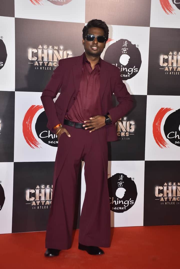 हाल ही में डायरेक्टर एटली कुमार को जुहू में एक प्रमोशनल इवेंट में स्पॉट किया गया. ये इवेंट उन्हीं के निर्देशन में बने चर्चित चिंग्स ऐड से जुड़ा हुआ था.