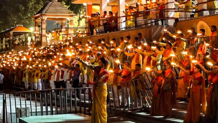Ayodhya Sets Guinness World Record As 2,128 Devotees Perform Saryu Aarti