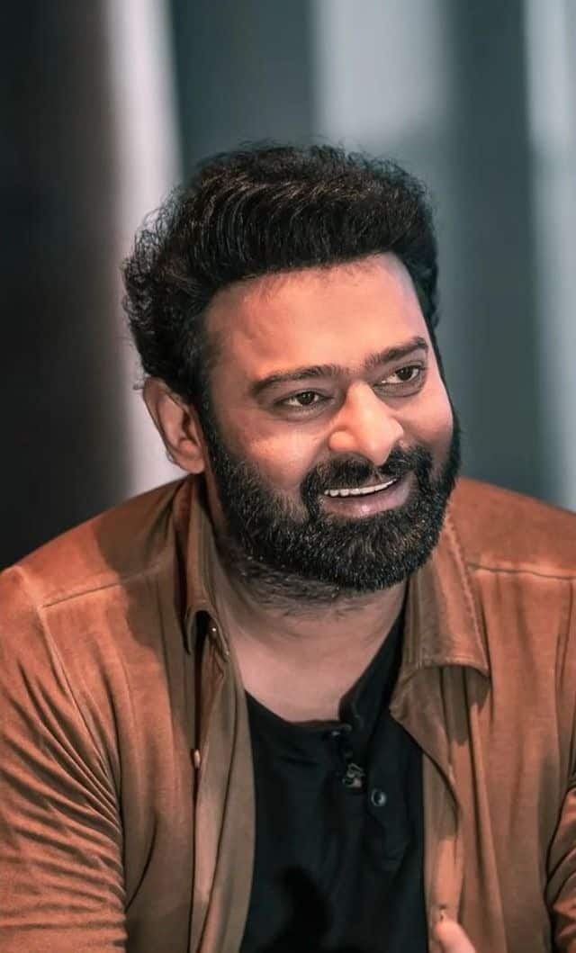 ऑरमैक्स मीडिया रिपोर्ट के अनुसार तेलुगु सिनेमा के सुपरस्टार प्रभास देश के मोस्ट पॉपुलर फिल्म स्टार्स की लिस्ट में नंबर 1 पर हैं.