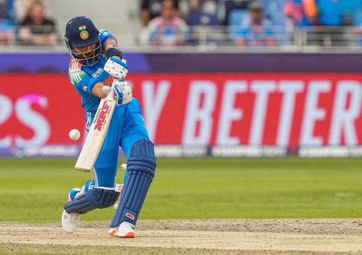 কোহলি কিন্তু সচিন তেন্ডুলকরকেও পিছনে ফেলে দিতে পারেন। সচিনের ওয়ান ডে রানের রেকর্ড থেকে কোহলি বেশ খানিকটা পিছিয়ে।