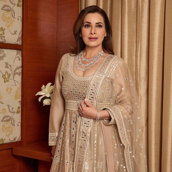 Neelam Bala is looking beautiful in this golden suit. She has done subtle make-up and has kept her hair open. In which her beauty is shining even more.