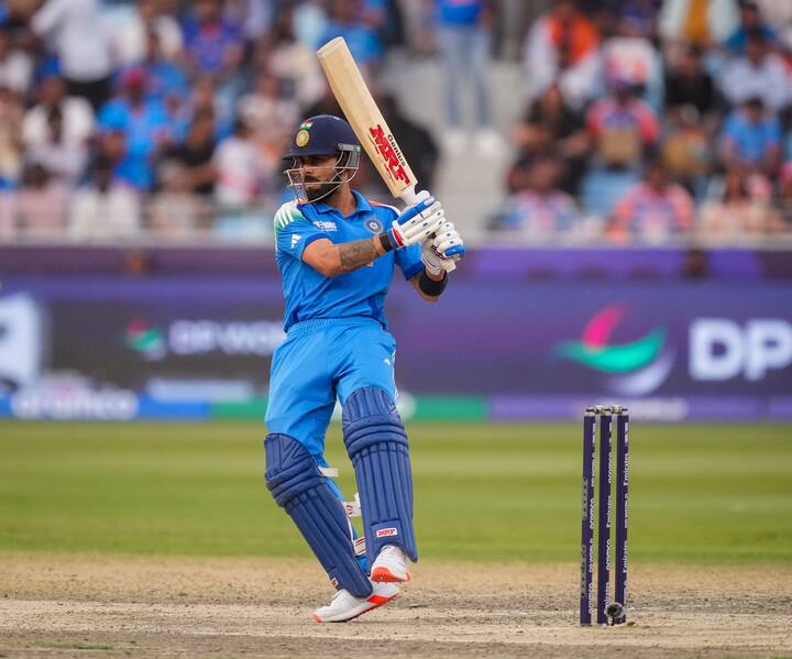 অজ়িভূমে কোহলির ব্যাটে সেঞ্চুরি আসলেই সচিনের আরেক রেকর্ড ভেঙে ভেলবেন তিনি। এখন কোহলি (ওয়ান ডে) ও সচিন (টেস্ট), উভয়েই যথাক্রমে এক ফর্ম্যাটে সর্বাধিক ৫১টি শতরান হাঁকিয়েছেন। অজ়িভূমে সেঞ্চুরি হাঁকালেই কোহলি একচ্ছত্রভাবে এই রেকর্ডের মালিক হয়ে যাবেন।