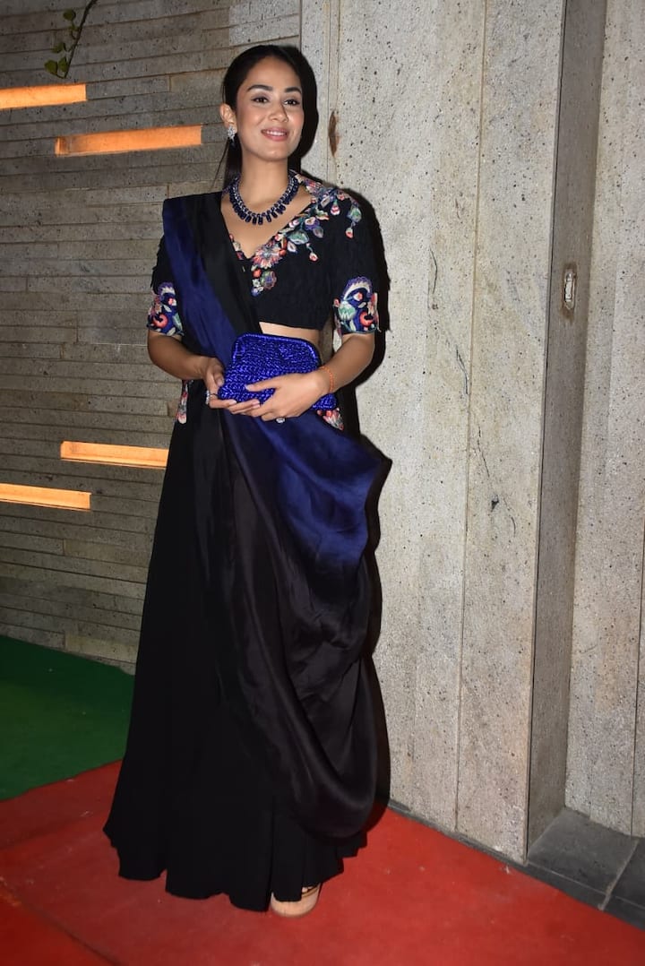 Shahid Kapoor's wife Mira Rajput also attended Nikhil Advani's Diwali party. Who was looking very beautiful in blue lehenga.