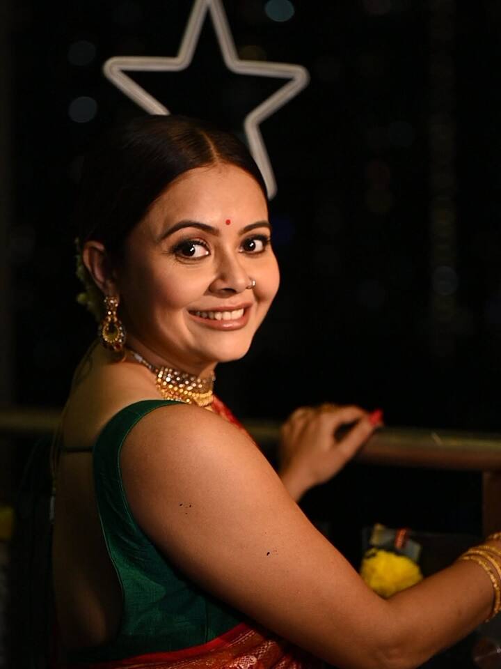 देवोलीना भट्टाचार्जी टीवी इंडस्ट्री की पॉपुलर एक्ट्रेसेस की लिस्ट में शुमार है. हसीना हमेशा ही अपने खूबसूरत तस्वीरों से सबकी तारीफें बटोर लेती हैं.