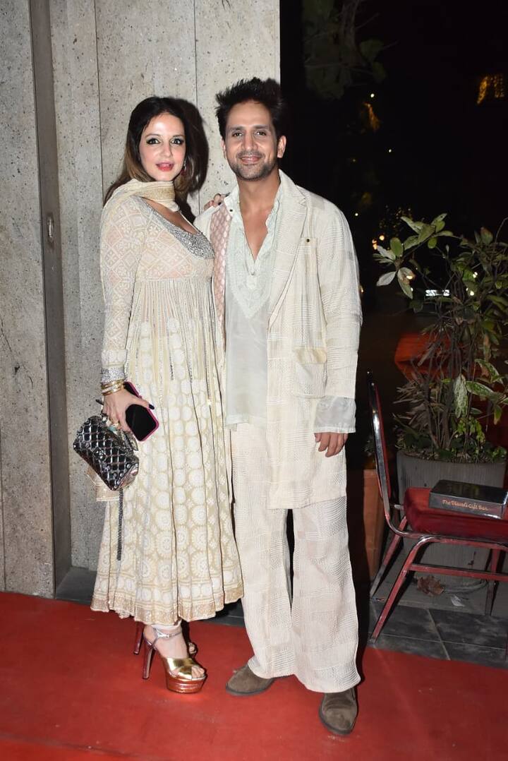Hrithik Roshan's ex-wife Sussanne Khan had arrived with her boyfriend. Both of them were twinning in white outfits.