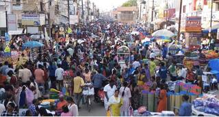 தீபாவளி ஷாப்பிங் களைகட்டியது.. மதுரை மாசி வீதிகளில் மக்கள் கூட்டம்: காவல்துறை பாதுகாப்பு தீவிரம்!