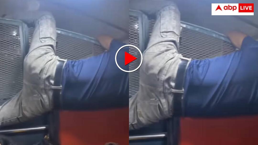 आइए ना हमरा बिहार में! खचाखच भरी ट्रेन में अचानक सामने आया बिहारी स्पाइडरमैन- वीडियो देख नहीं रुकेगी हंसी Man was seen traveling on Bihar train by clinging to net like Spiderman video goes viral आइए ना हमरा बिहार में! खचाखच भरी ट्रेन में अचानक सामने आया बिहारी स्पाइडरमैन- वीडियो देख नहीं रुकेगी हंसी