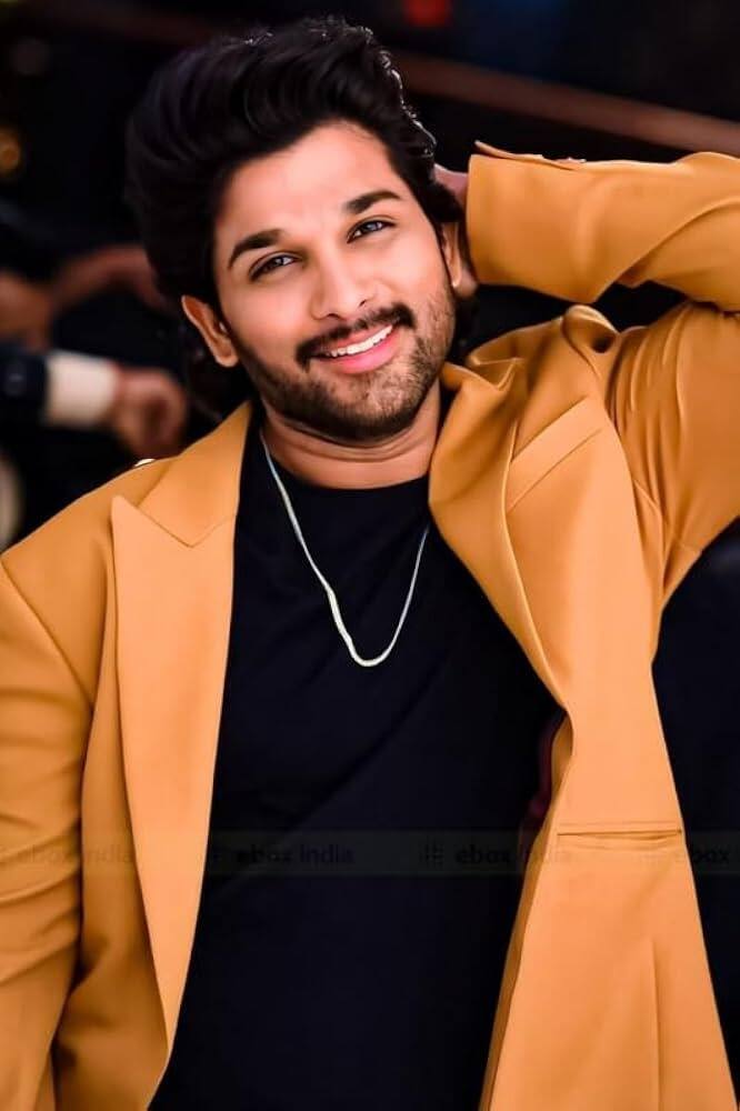 साउथ के सुपरस्टार अल्लू अर्जुन अपनी हिट फिल्मों के लिए जाने जाते हैं और ऑरमैक्स मीडिया रिपोर्ट के अनुसार पुष्पा 2 के सुपरस्टार नंबर 3 पर हैं.