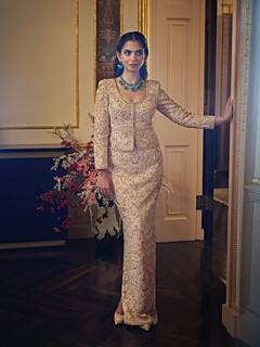 ईशा अंबानी ने लंदन में पहनी ऐसी ड्रेस, बनाने में लग गए 3,670 घंटे, तस्वीरें वायरल