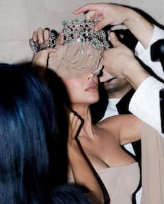 वायरल हो रहा किम कार्दशियन का अनोखा अंदाज, चेहरा दिखाए बिना ही दिखाया अतरंगी लुक