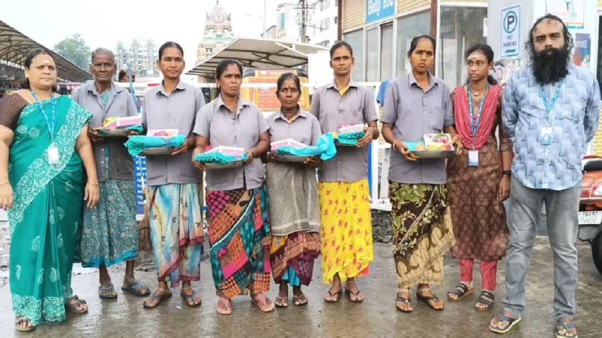 கூட பிறந்த பிறப்பே... தூய்மைப்பணியாளர்களை ஆனந்தப்படுத்திய தஞ்சாவூர் ஜோதி அறக்கட்டளையினர்