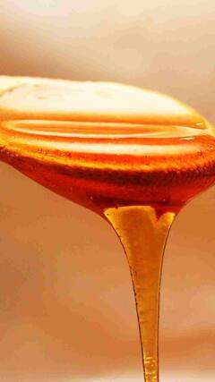 শীতে রাতে শোওয়ার আগে রোজ খান ১ চামচ মধু! ফল পাবেন চমকপ্রদ