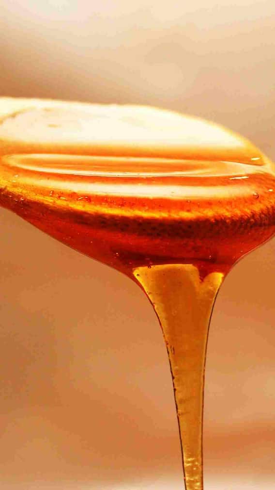 শীতে রাতে শোওয়ার আগে রোজ খান ১ চামচ মধু! ফল পাবেন চমকপ্রদ