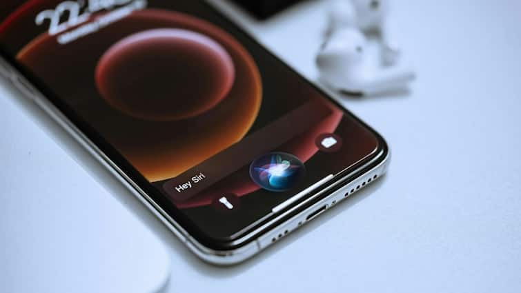 Delayed Siri Update Shows Apple’s AI Struggles: iOS 26.4 Now Expected In 2026