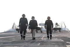 Narendra Modi: नरेंद्र मोदींनी नौदलाच्या जवानांसोबत साजरी केली दिवाळी; INS विक्रांतलाही दिली भेट, Photo's