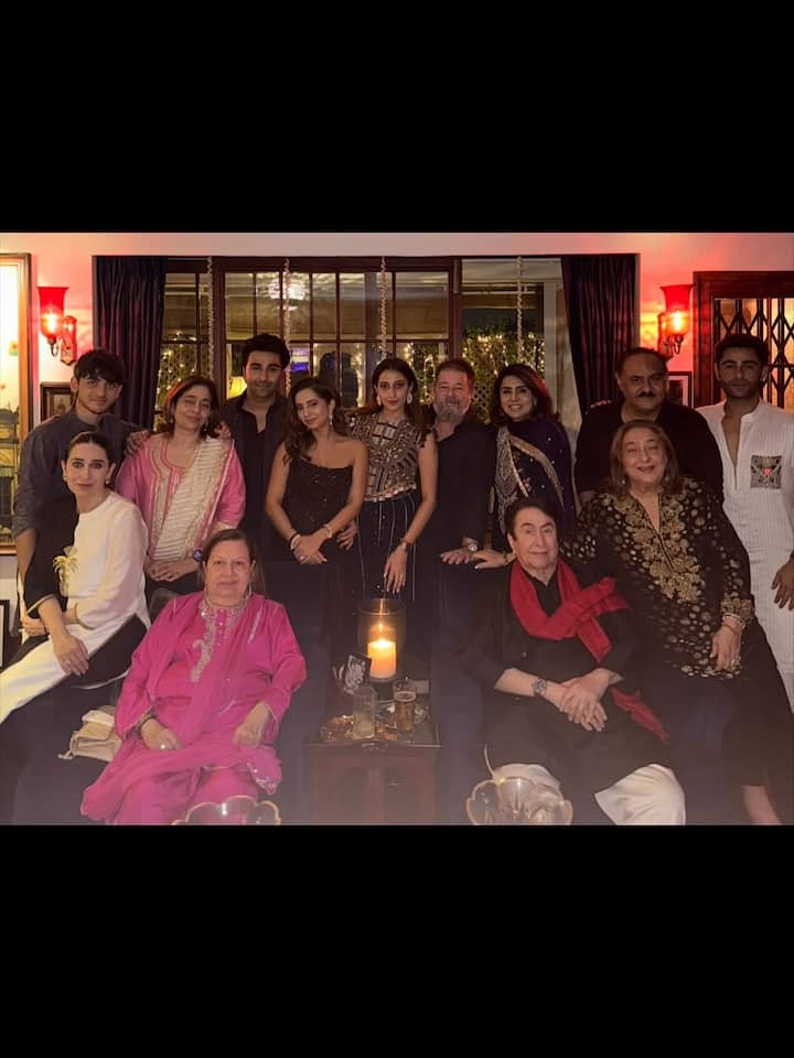 The celebration took place at Kareena’s residence, where the family gathered in their finest festive looks.
