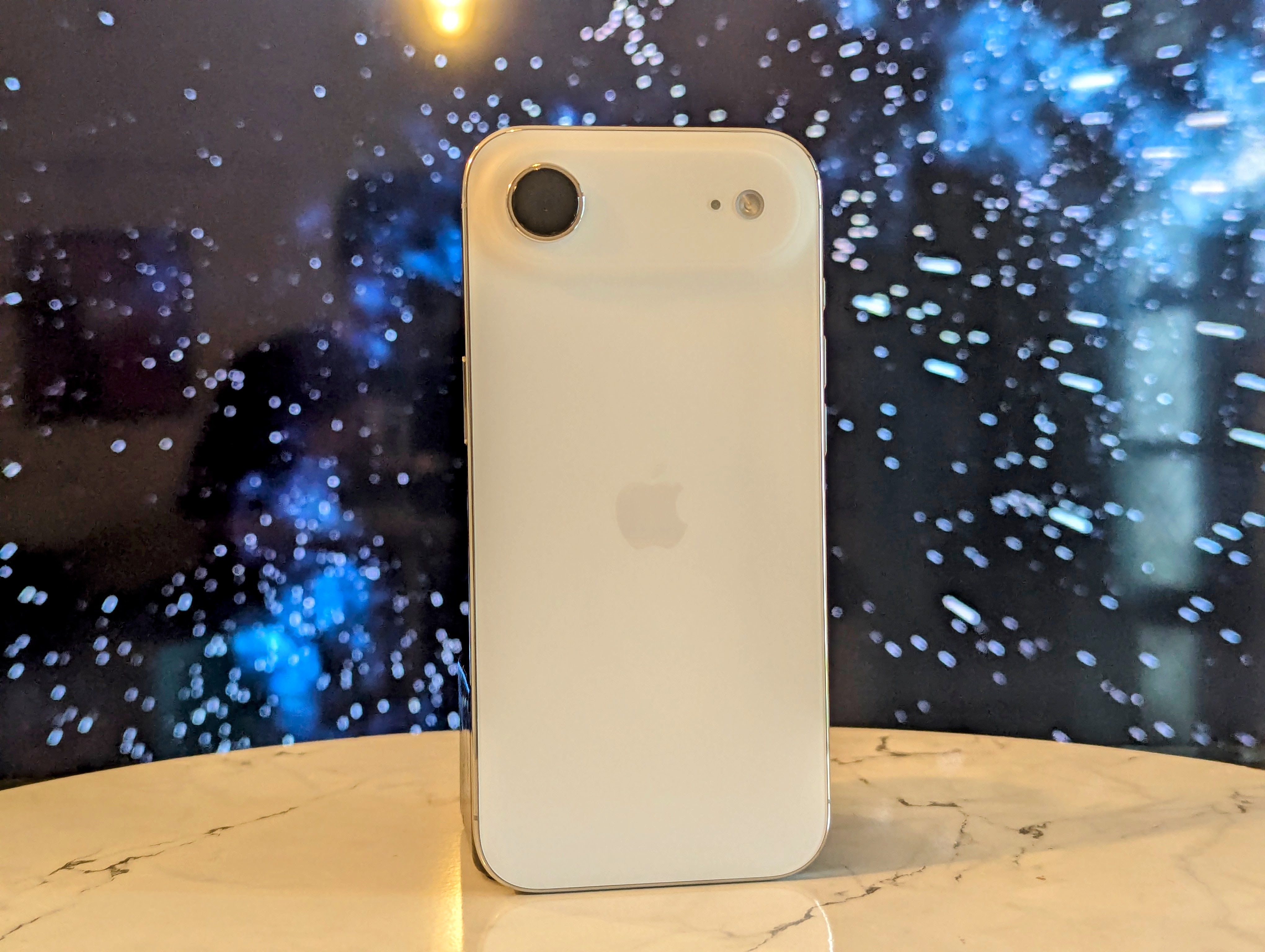 Gadgets Review | iPhone Air: Apple's Slim Dream Simply Runs Out Of... Air
