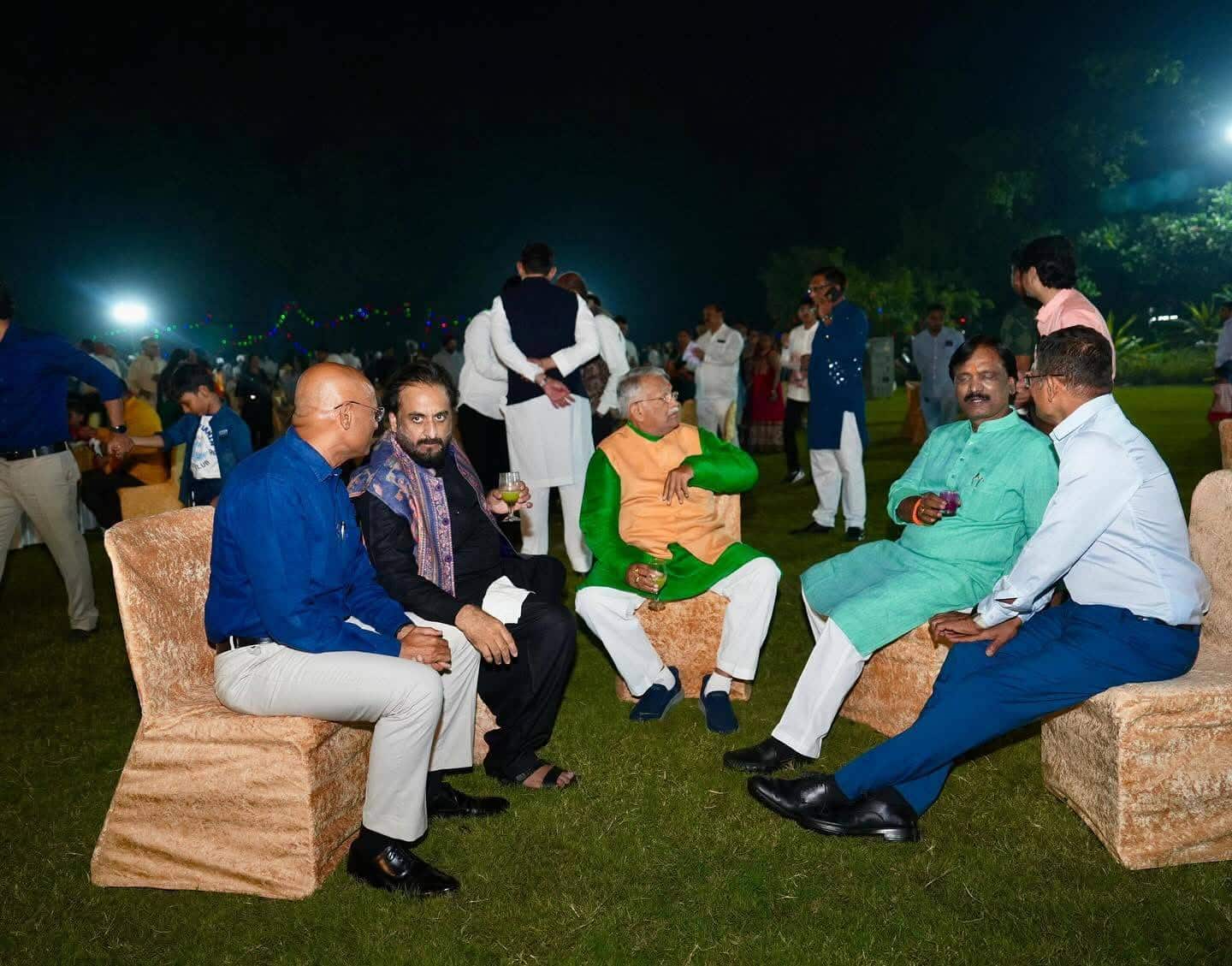 Diwali 2025 : आली दिवाळी, स्नेहमिलन कार्यक्रमात दे टाळी... छत्रपती संभाजीनगरचे राजकारणी एकाच फ्रेममध्ये, फोटो व्हायरल 