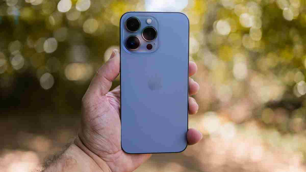 iPhone यूजर्स ध्यान दें! बस इन 3 सेटिंग्स को बदलते ही बैटरी चलेगी घंटों ज्यादा