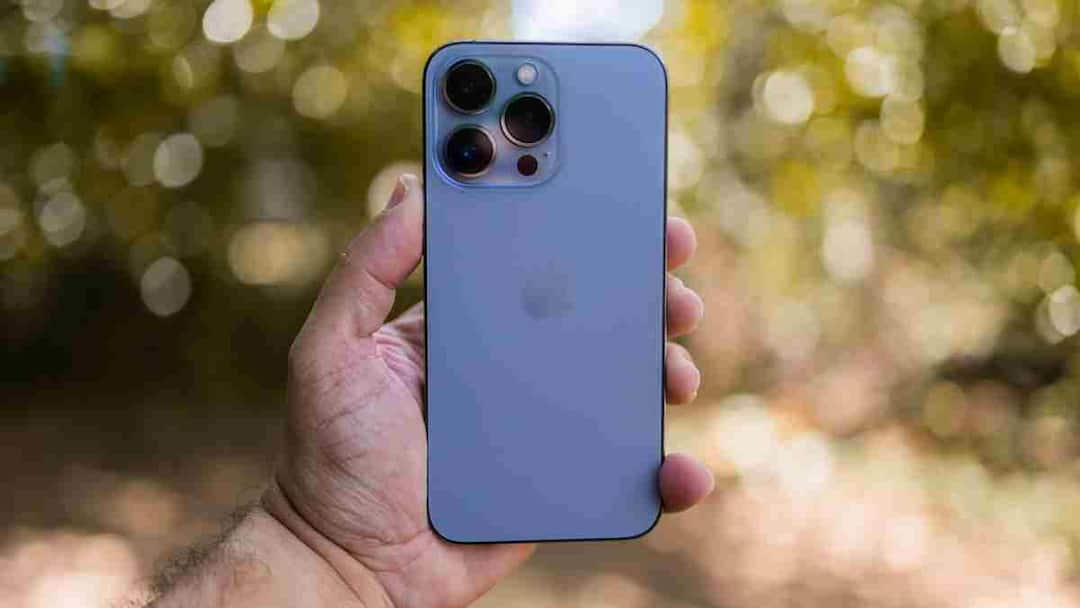 iPhone यूजर्स ध्यान दें! बस इन 3 सेटिंग्स को बदलते ही बैटरी चलेगी घंटों ज्यादा iPhone users Just change these 3 settings to make your battery last longer iPhone यूजर्स ध्यान दें! बस इन 3 सेटिंग्स को बदलते ही बैटरी चलेगी घंटों ज्यादा