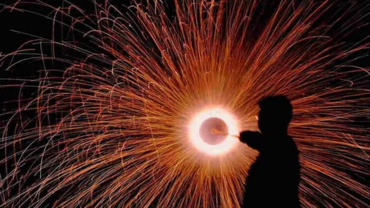 Diwali 2025: கருணை காட்டிய மழை.. தீபாவளியை குஷியாக கொண்டாடிய சென்னைவாசிகள்!