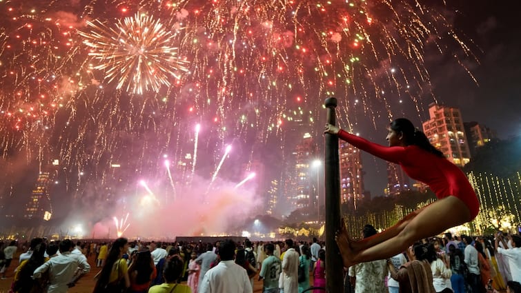 Air Quality Dips, Spirits Soar: Delhi AQI Turns ‘Very Poor’ On Diwali Night As India Celebrates