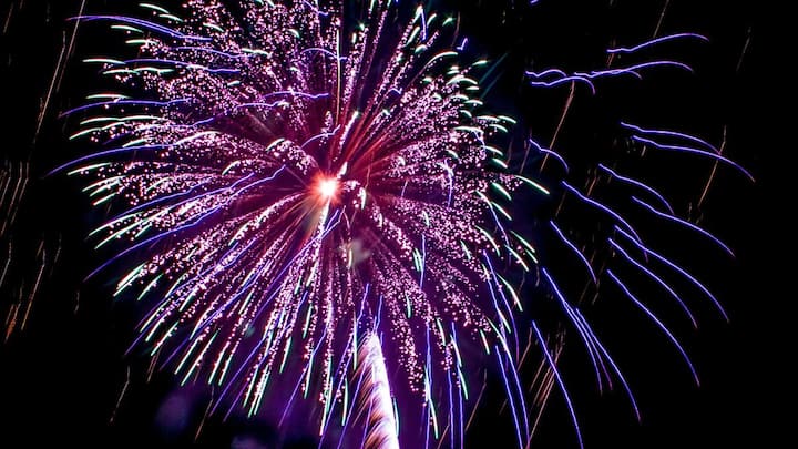 इसके अलावा इसके नीचे अक्सर एक नोजल या पाइप जैसी नली होती है, जिससे गैसें एक दिशा में ही निकलती हैं और उड़ान संतुलित रहती है.