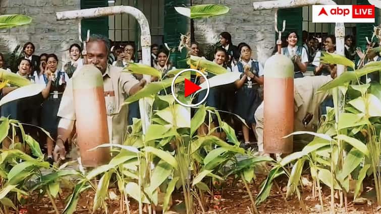 38 साल की सेवा के बाद स्कूल के चपरासी ने बजाई आखिरी घंटी, तो रो पड़ा पूरा स्कूल- वीडियो वायरल 38 साल की सेवा के बाद स्कूल के चपरासी ने बजाई आखिरी घंटी, तो रो पड़ा पूरा स्कूल- वीडियो वायरल