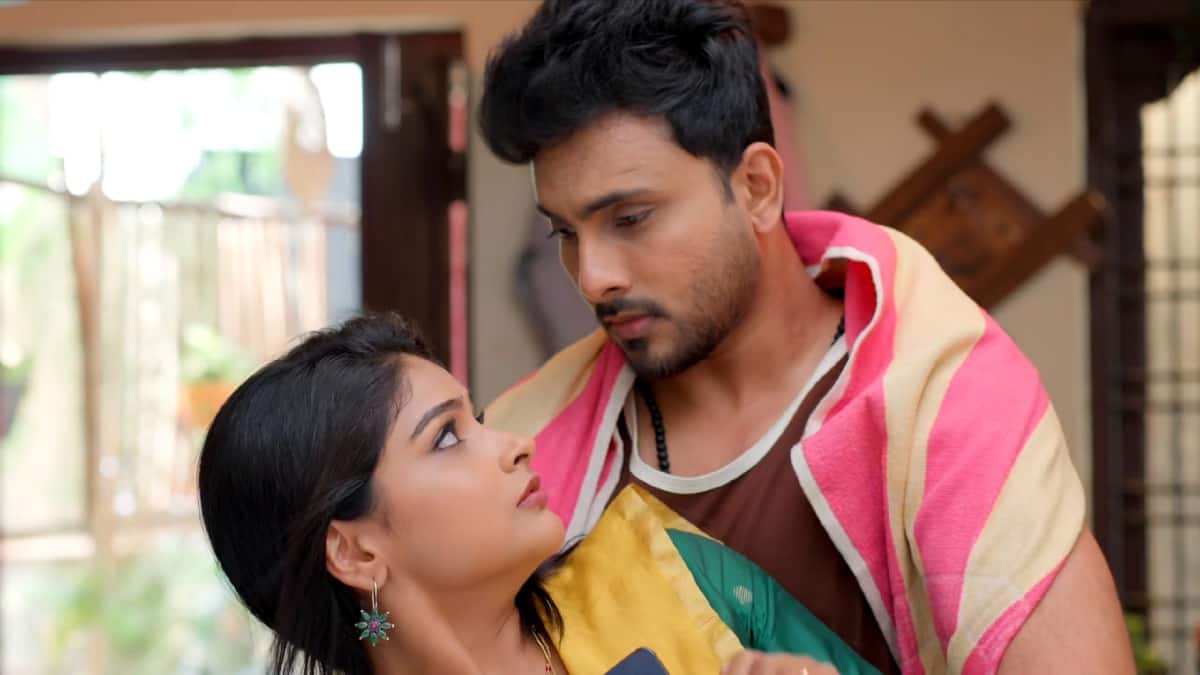 Illu Illalu Pillalu Serial Today October 20th: ఇల్లు ఇల్లాలు పిల్లలు: రామరాజు సాయాన్ని చెడగొట్టేసిన ఇడ్లీబాబాయ్.. చితక్కొట్టిన భాగ్యం! ధీరజ్ ప్రేమాయణం!