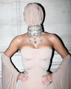 वायरल हो रहा किम कार्दशियन का अनोखा अंदाज, चेहरा दिखाए बिना ही दिखाया अतरंगी लुक