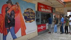 30 ஆண்டுகளாக திரையரங்கில் ஓடும் ஷாருக் கான் கஜோல் நடித்த 'தில்வாலே துல்ஹனியா லே ஜாயேங்கே'