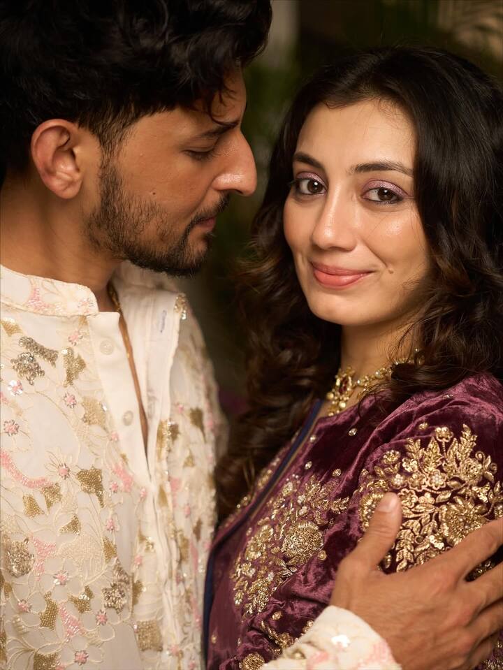 Both of them were looking very beautiful with each other in traditional style.