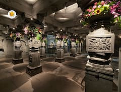 PHOTO : विठ्ठल रुक्मिणी मंदिर रंगीबेरंगी फुलाने सजले, परिसर सुगंध आणि भक्तिभावाने उजळला