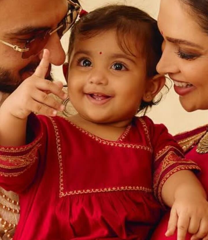 दुआ की क्यूटनेस देख एक फैन ने लिखा- 'ये बहुत क्यूट है.' दूसरे ने लिखा- 'ये छोटी सी बच्ची इंटरनेट ब्रेक करने वाली है.' वहीं एक फैन ने कहा- 'ये मिनी दीपिका और रणवीर है.'