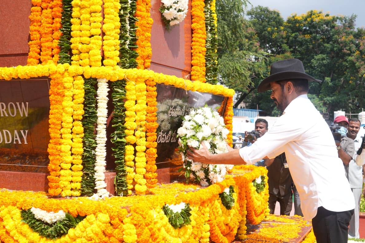 Revanth Reddy Police Martyrs Day: మిగతా మావోయిస్టులు కూడా లొంగిపోయి, జన జీవన స్రవంతిలో కలవాలి: రేవంత్ రెడ్డి