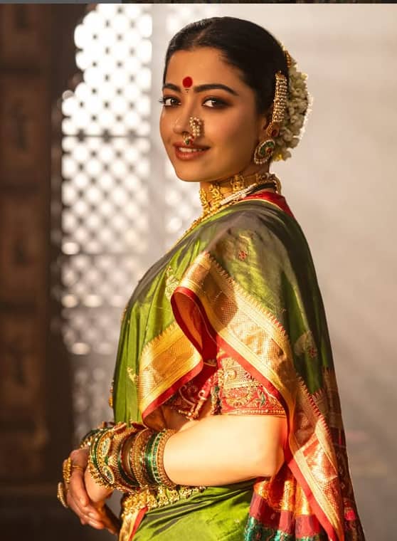 आगे की पढ़ाई के लिए उन्होंने मैसूर के इंस्टीट्यूट ऑफ कॉमर्स एंड आर्ट्स में प्री-यूनिवर्सिटी कोर्स किया और फिर बेंगलुरु के एम. एस. रमैया कॉलेज ऑफ आर्ट्स,से जर्नलिज्म एंड इंग्लिश लिटरेचर में बैचलर्स डिग्री हासिल की.