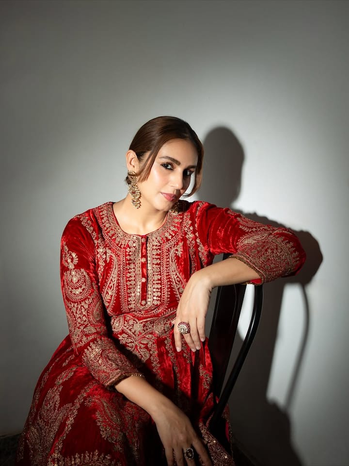 Huma Qureshi is one of those Bollywood actresses, who touches the hearts of the audience every time with her powerful acting. His desi style is also very much liked by the fans. Whether she is seen in a traditional look in the film or in real life, her style and look are always appreciated.