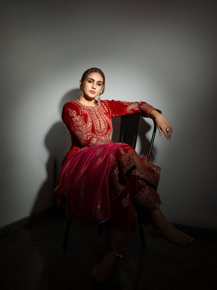 Huma Qureshi's style looks very graceful and royal in this look.