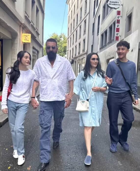 बता दें कि संजय ने इंस्टाग्राम पर अपनी पत्नी मान्यता के साथ अपने बच्चों इकरा और शाहरान की कई फैमिली तस्वीरें शेयर कर कैप्शन लिखा: 