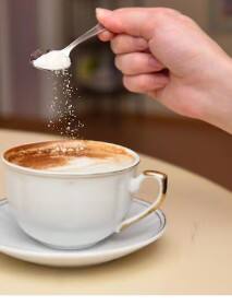 ਕੌਫੀ 'ਚ ਲੂਣ ਪੀਣ ਦੇ ਨਵੇਂ ਵਾਇਰਲ ਟਰੈਂਡ ਦੀ ਜਾਣੋ ਸੱਚਾਈ, ਫ਼ਾਇਦੇਮੰਦ ਜਾਂ ਨੁਕਸਾਨਦਾਇਕ?