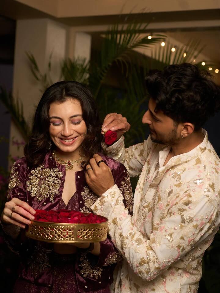 Also, Darshan was seen posing in a very romantic style.
