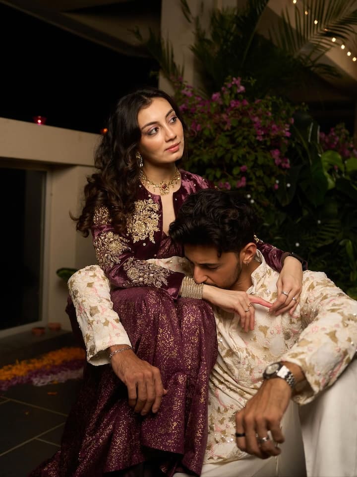 Where fans are seen showering love on the couple after seeing their romantic pictures.