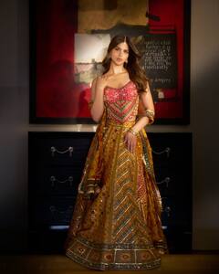 दिवाली पर फुलझड़ी बनीं सुहाना खान, बेस्टी अनन्या और नव्या संग दिए पोज, देखें तस्वीरें