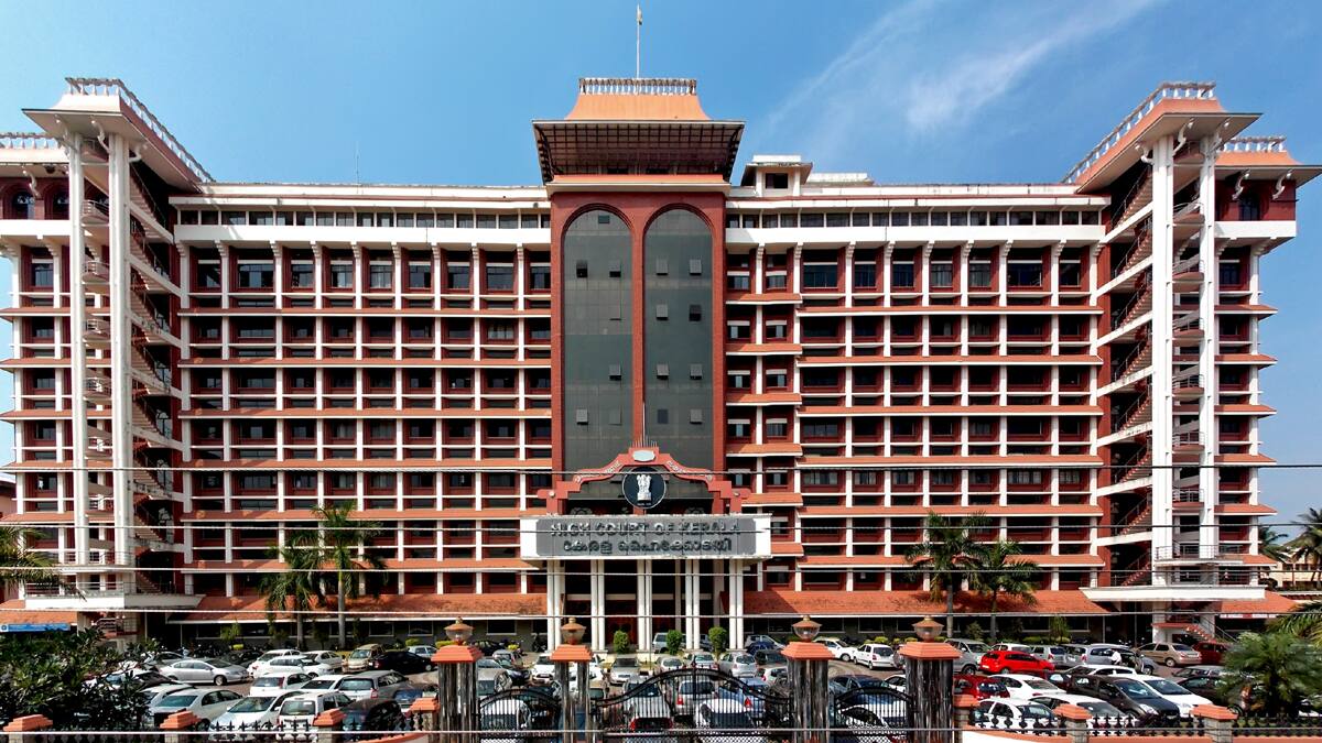 சபரிமலை தங்கக் கவசம் மாயமான மர்மம்! அதிர்ச்சி தரும் முதற்கட்ட அறிக்கை இன்று தாக்கல்! பரபரப்பு கிளம்பியது!