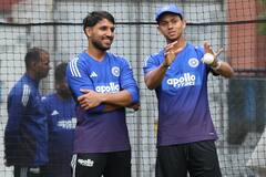 IND vs AUS: নেটে ৪৫ মিনিট ব্যাটিং করলেন কোহলি, শর্ট বল খেলে প্রস্তুতি সারলেন শ্রেয়স, রোহিতরা