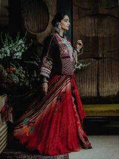 सोनम कपूर की 10 तस्वीरें: वेडिंग सीजन में स्टाइल के साथ चाहिए कंफर्ट तो एक्ट्रेस के इन लुक्स से लें इंस्पिरेशन