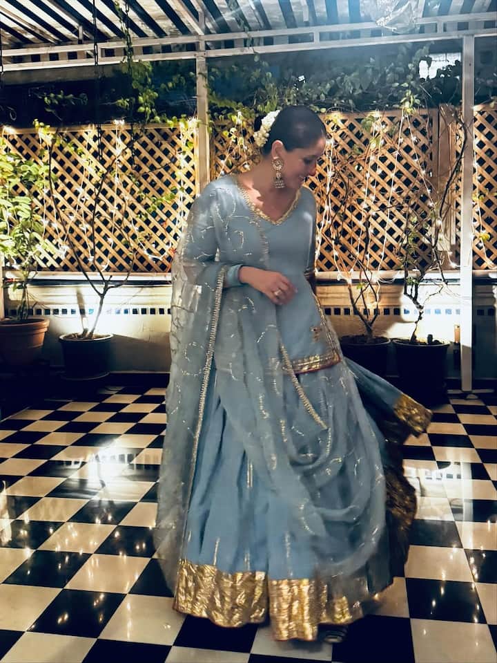 She styled her dupatta perfectly and completed her look with minimal jewellery, matching bangles and contrasting earrings.