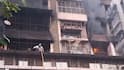 Navi Mumbai Fire Cylinder blast: नवी मुंबईतील इमारतीमध्ये सिलेंडरचा स्फोट, आगीचा भडका, दोन जण अडकले